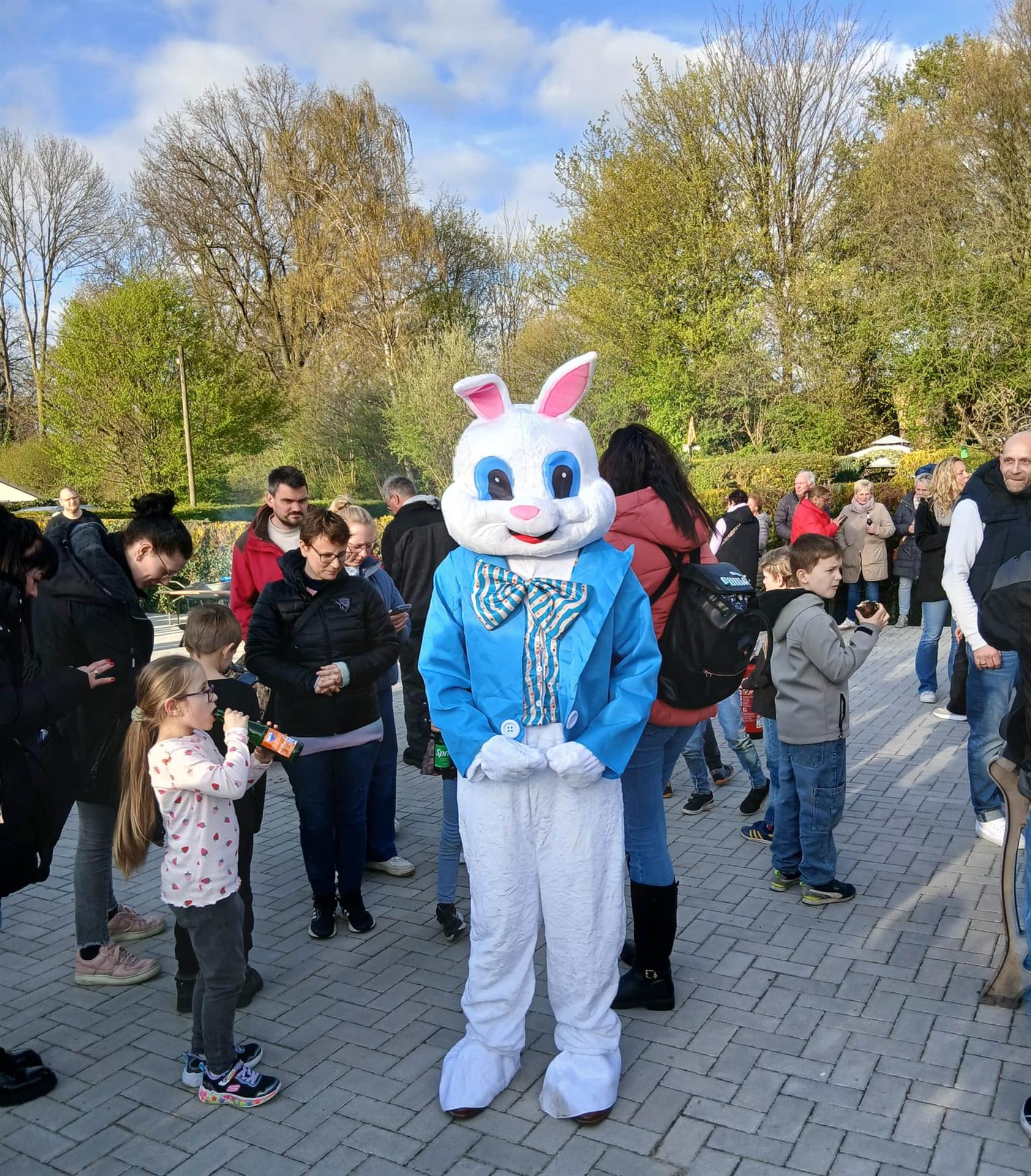 Osterfeuer, Stockbrot und ein Riesenhase im Kleingärtnerverein "Bergmannssonne"