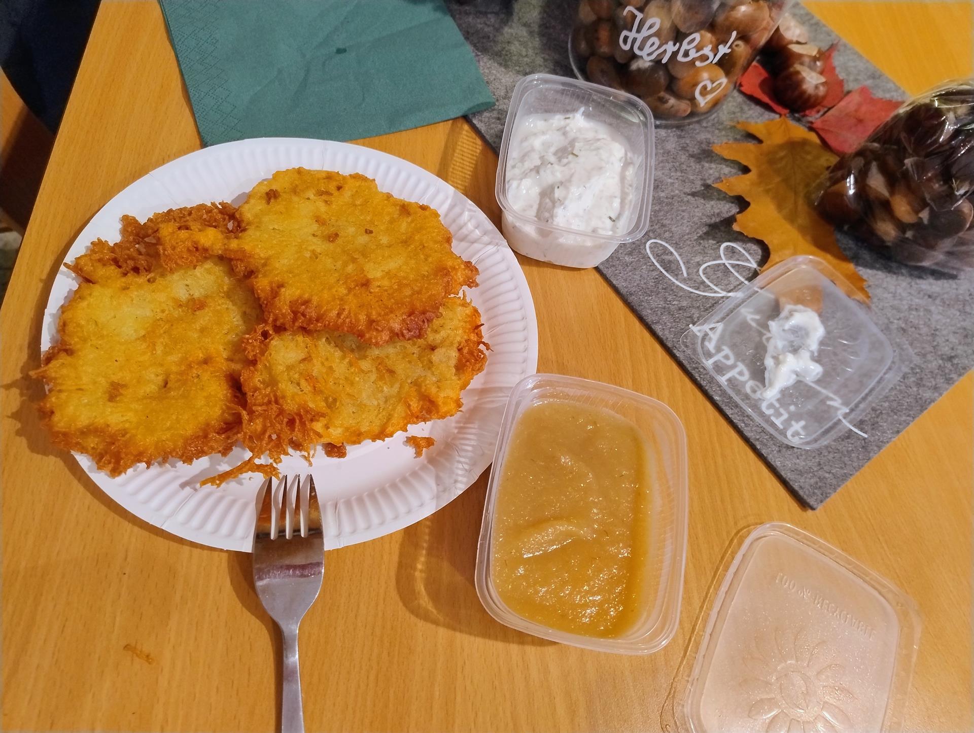 Köstliche Reibekuchen beim Herbstfest des Kleingärtnervereins „Elper Quelle“