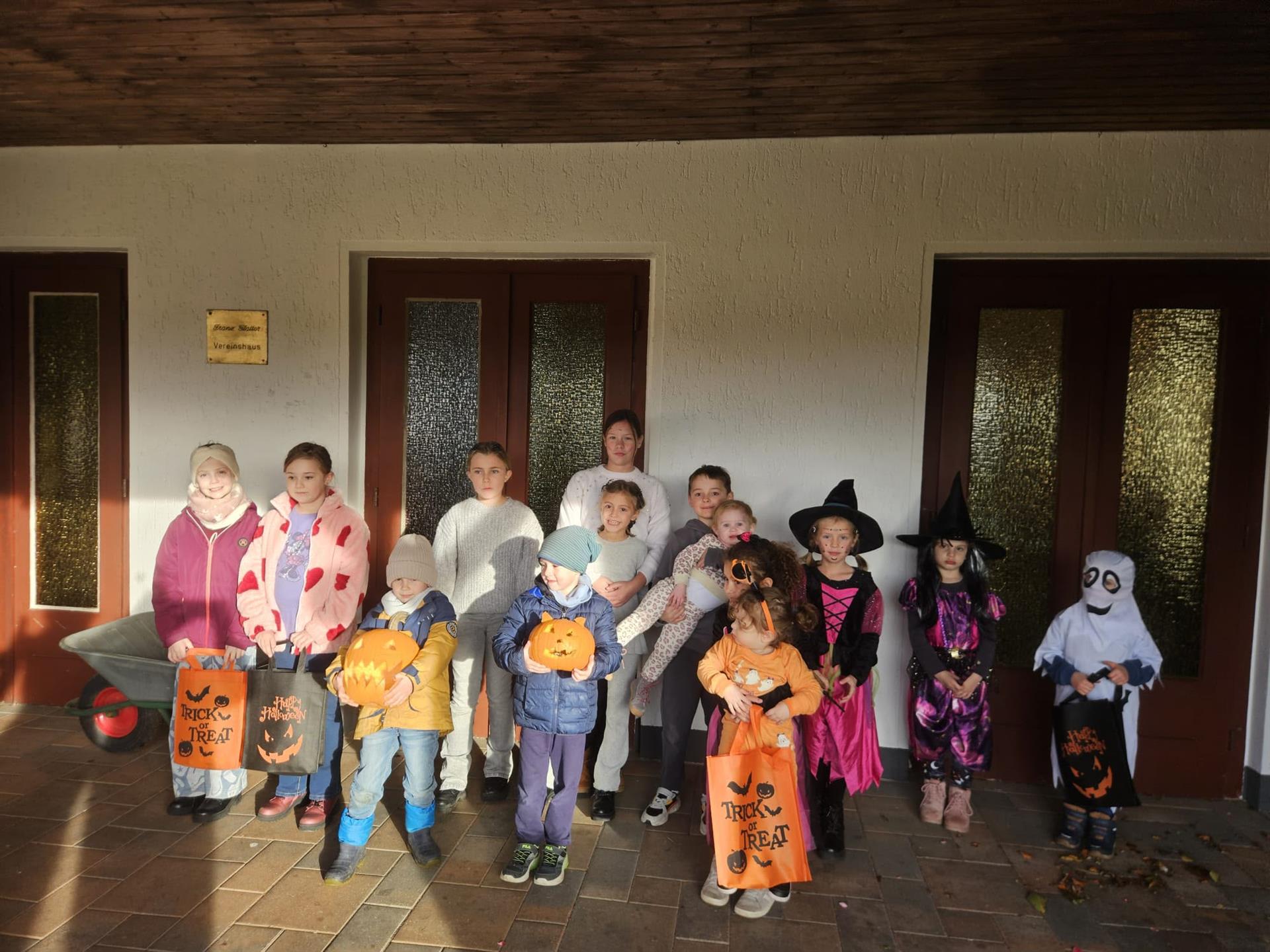 Halloweenstimmung bei den Gartenzwergen: Kreativer Nachmittag mit gruseligen Überraschungen im Kleingartenverein Recklinghausen 1